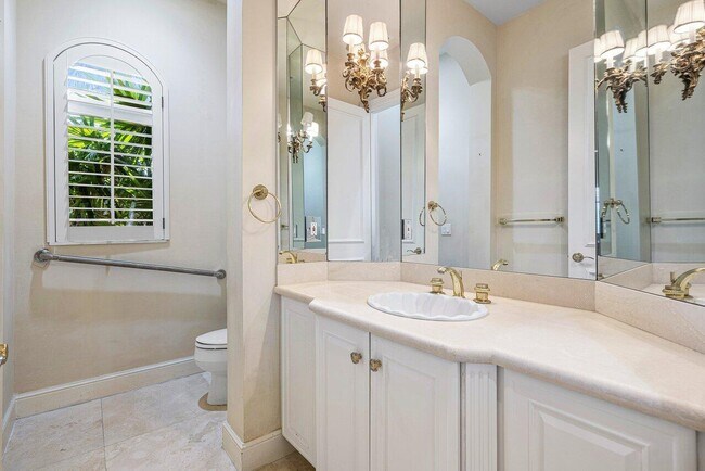 Building Photo - 1831 Sabal Palm Dr