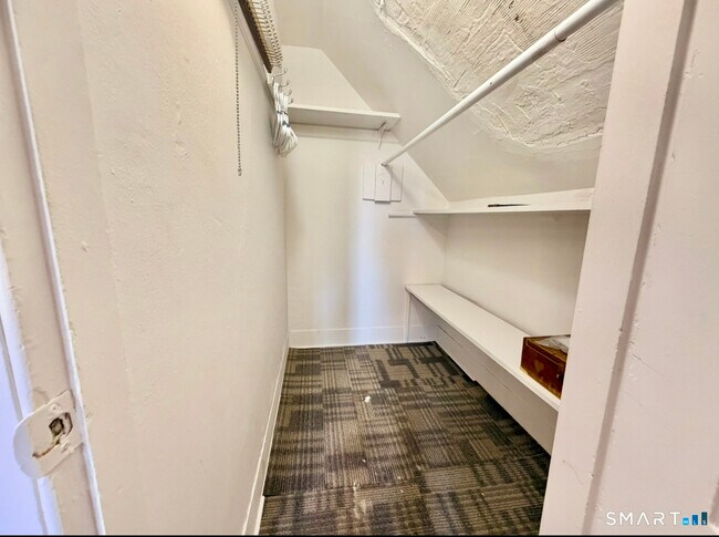 Building Photo - 15 Forest St