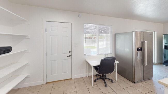 Building Photo - 1408 E Orange St.