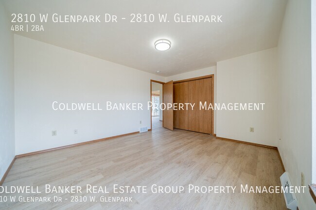 Building Photo - 2810 W Glenpark Dr