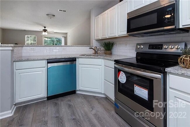 Building Photo - Charming 2BR Townhome in Charlotte
