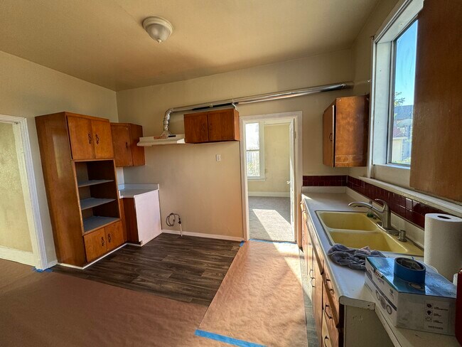 kitchen - 319 S Avenue 20