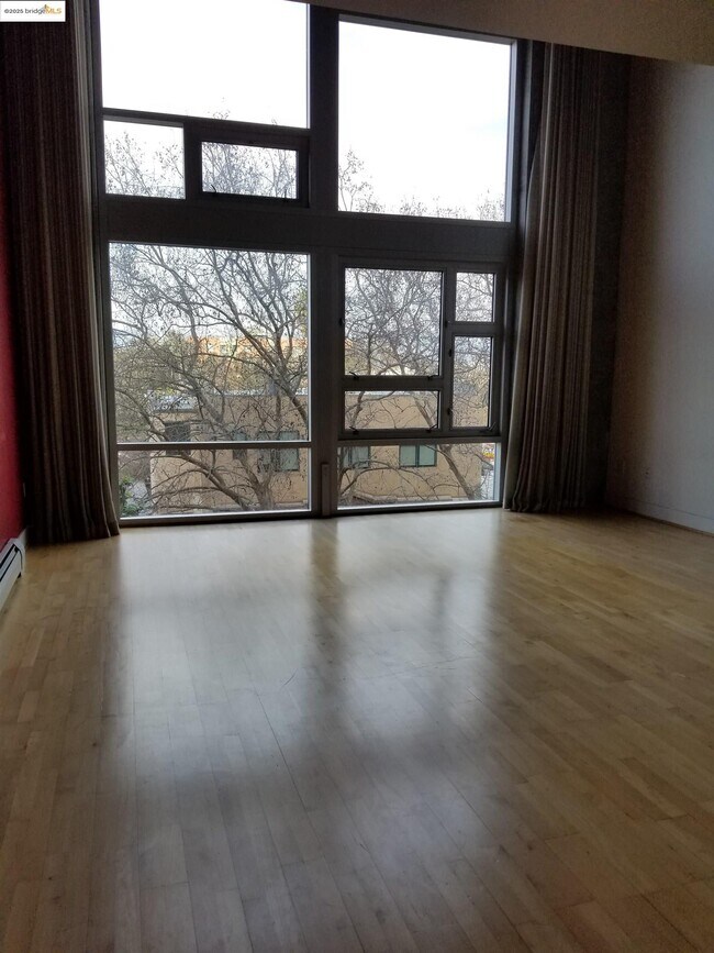 Building Photo - 311 Oak St