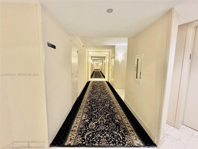 Building Photo - 3600 Mystic Pointe Dr