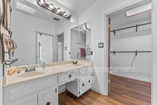 Building Photo - 2526 Town Briar St