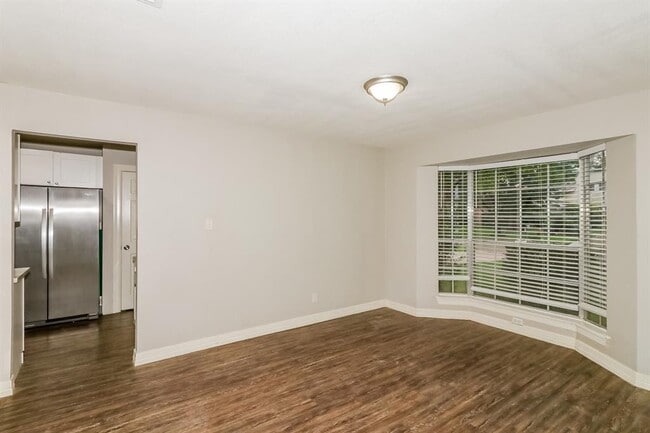 Building Photo - 15631 Cascade Point Dr