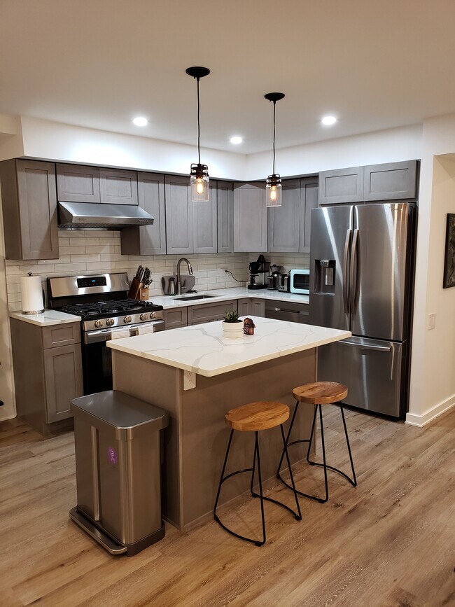 Building Photo - 15 E 117th St