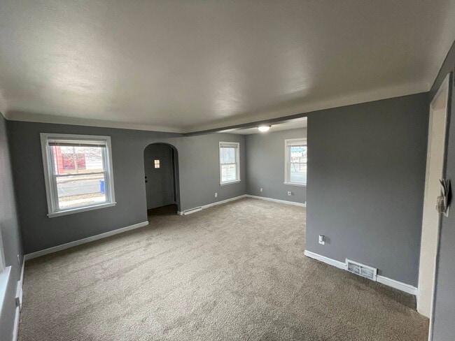 Building Photo - 1430 Minnehaha Ave