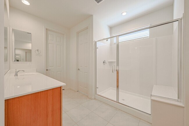 Building Photo - Beautiful 4 Bedroom Home in Aloravita Community