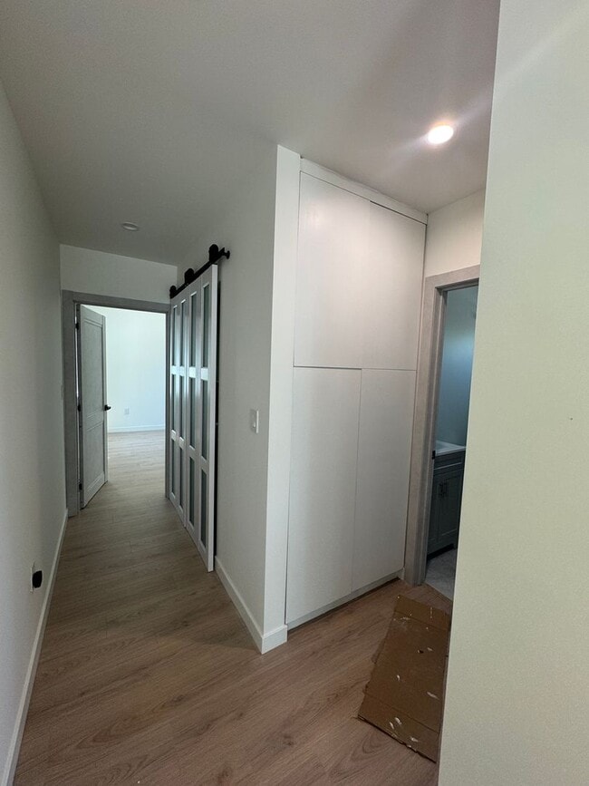 Building Photo - Spacious 1000 Sq. Ft. First-Floor Back ADU...