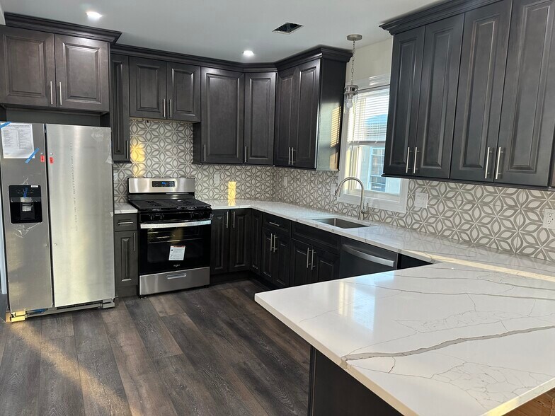Kitchen - 319 Monroe St