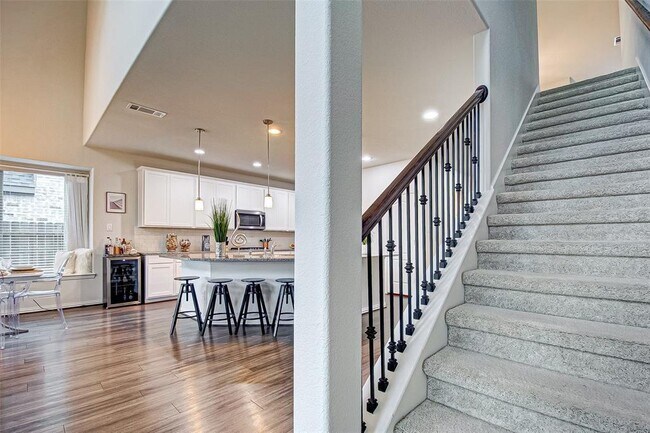 Building Photo - 23811 Via Viale Dr