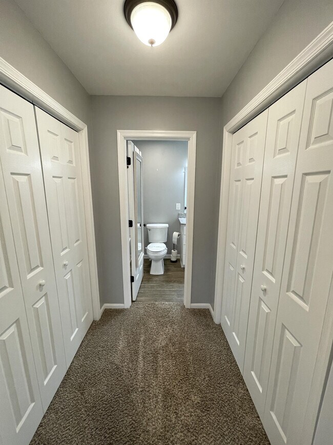 Building Photo - 1331 Middleneck Dr