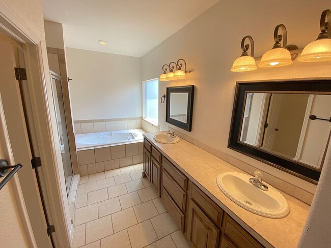 Building Photo - Northeast El Paso/Sandstone Ranch Estates 4 Bed 2.5 Bath Refrig A/C