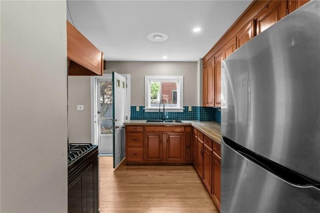 Building Photo - 19 Cross St