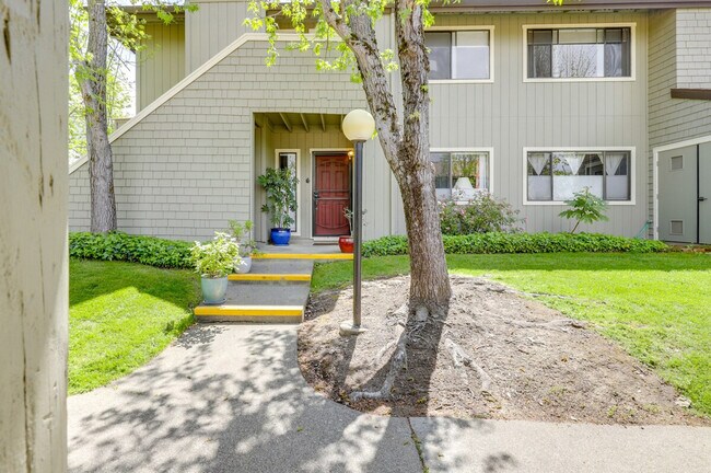 Building Photo - 440 Bernice Ln