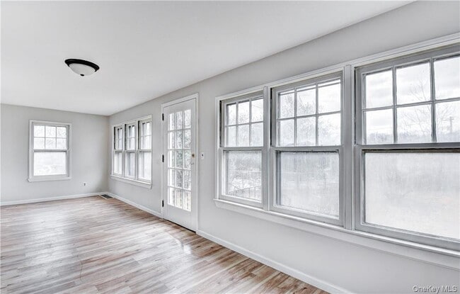 Building Photo - 202 Midland Lake Rd