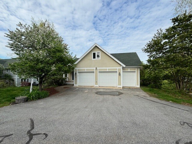Building Photo - 3 Falcon Ln