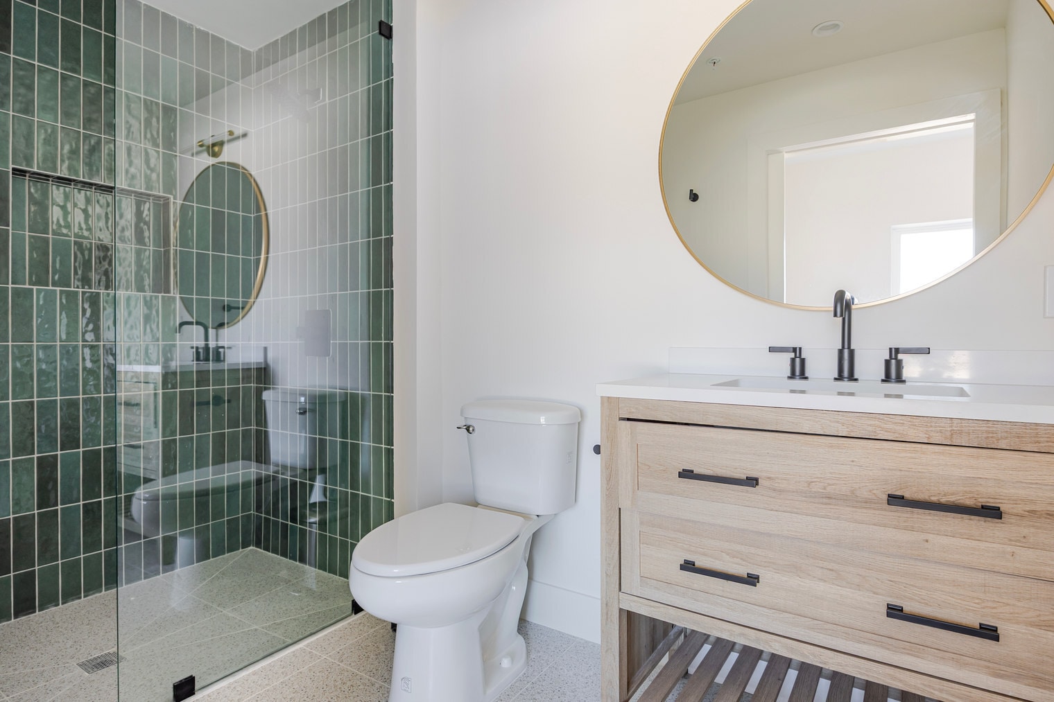 Building Photo - 611 N Virgil Ave