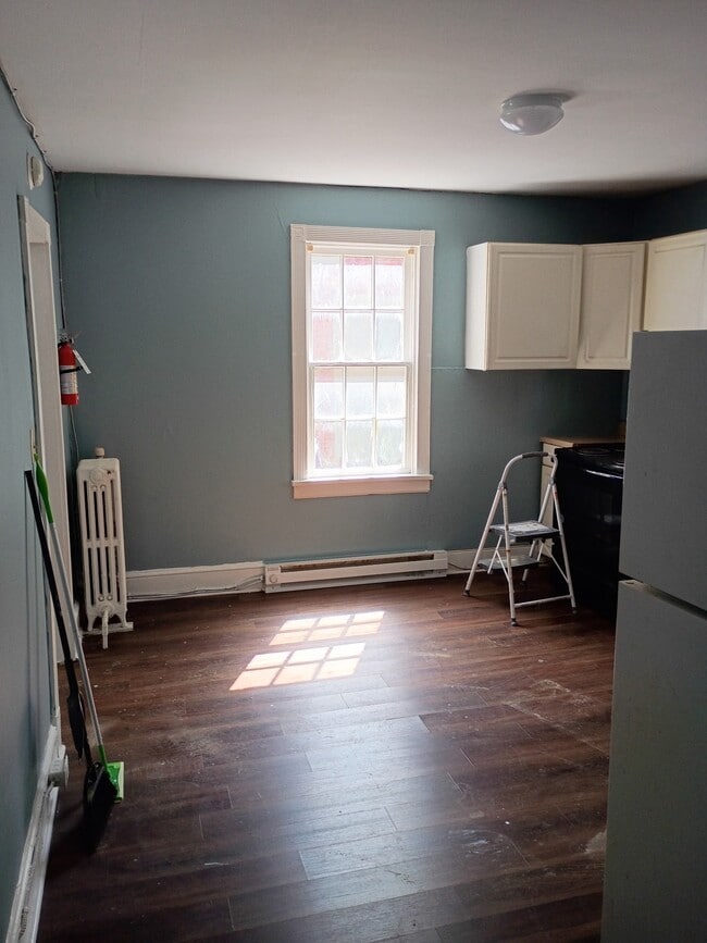 Building Photo - 311 W King St