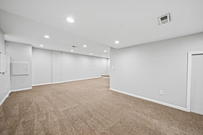 Building Photo - 1094 Farrington Dr