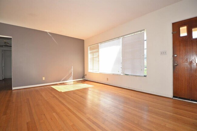 Building Photo - 1337 Cumbie St