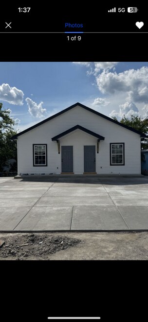 Building Photo - 209 Colonial St