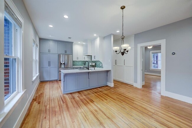 Building Photo - 2610 White Oak Dr