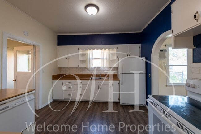Building Photo - Charming Walla Walla Home with Gas Fireplace, Backyard Patio, and Off-Street Parking!