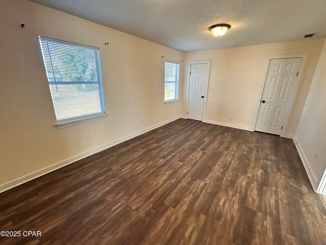 Building Photo - 606 Florida Ave