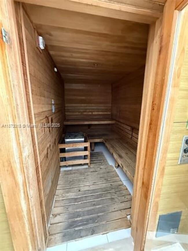 Building Photo - 18201 Collins Ave