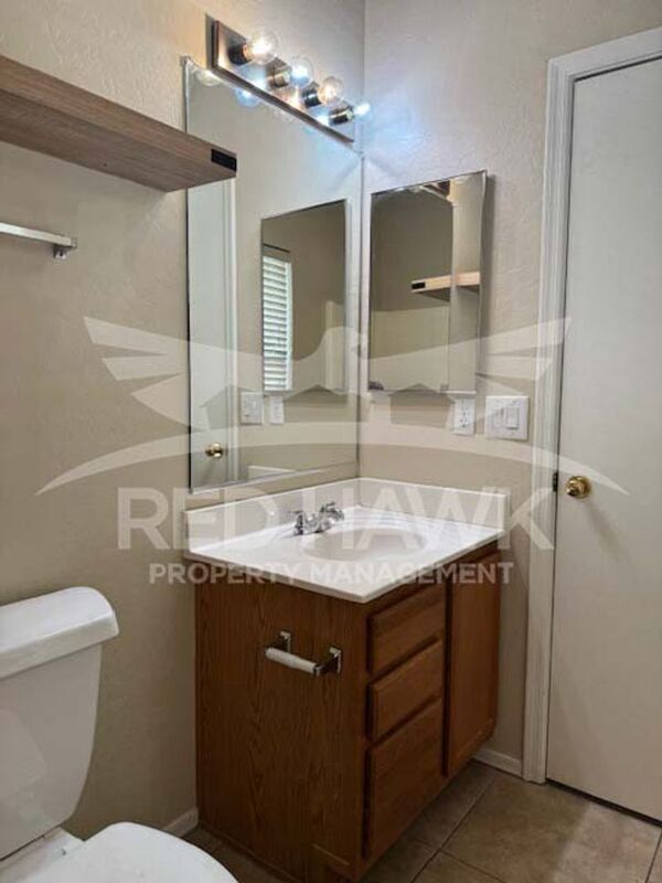 Building Photo - 3065 E Santa Rosa Dr