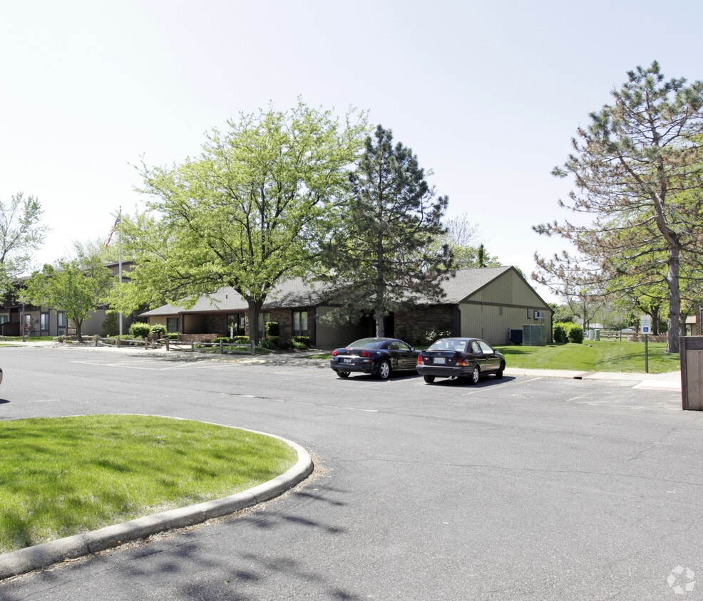 Tall Oaks Village - 2324 Washington Rd Washington IL 61571 | Apartment  Finder