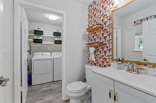 Building Photo - 3112 Val Dr