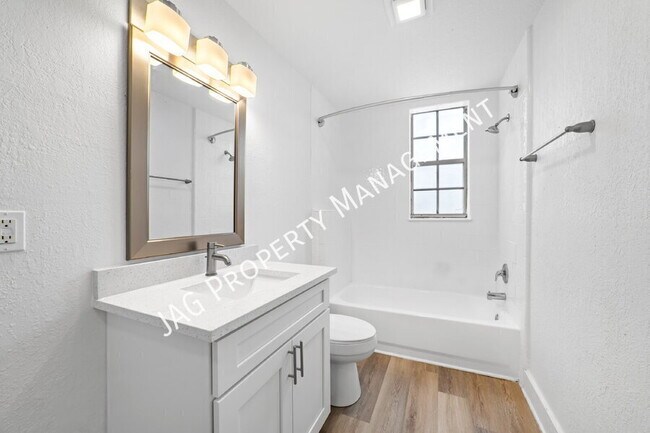 Building Photo - 931 Rubel St