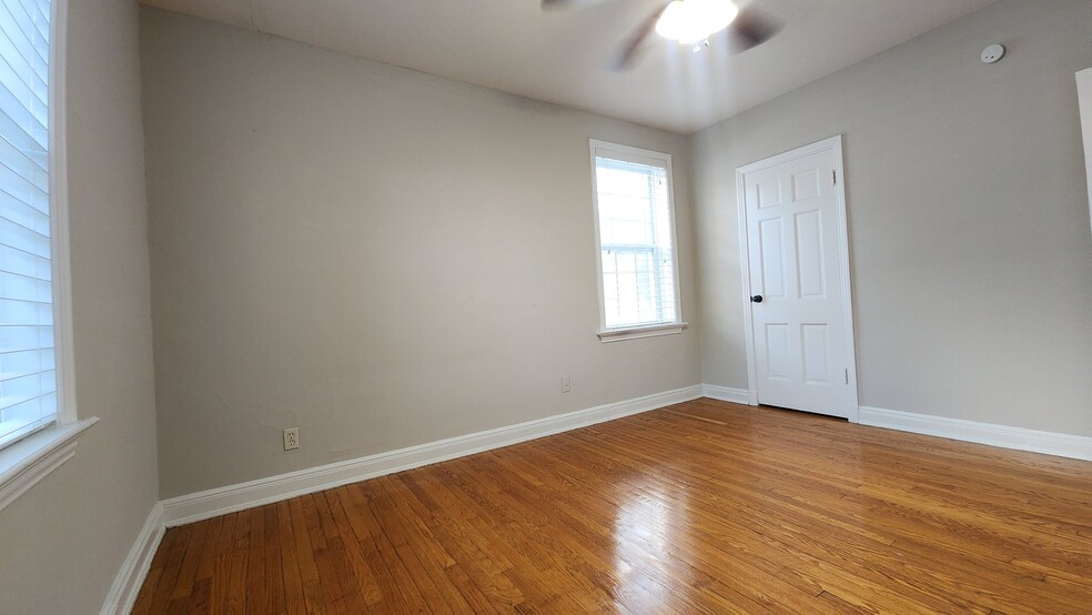 Building Photo - 1042 Sanford Ave