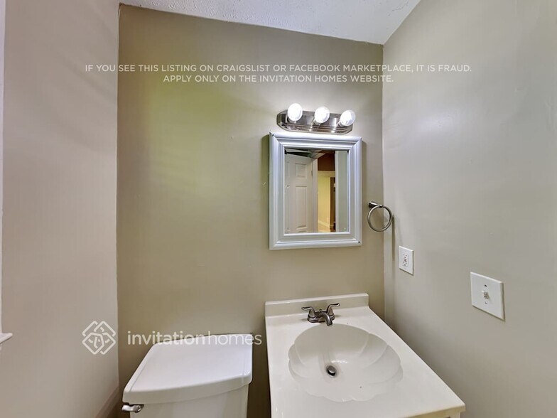 Building Photo - 504 Rivercrest Dr