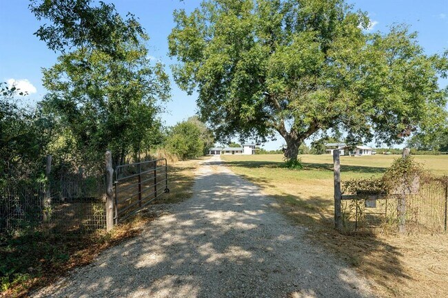 Building Photo - 1802 Man O War Dr
