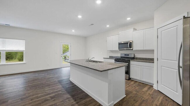 Building Photo - Newly built home