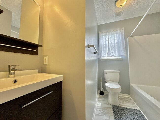 Building Photo - 1717 Largo Cir