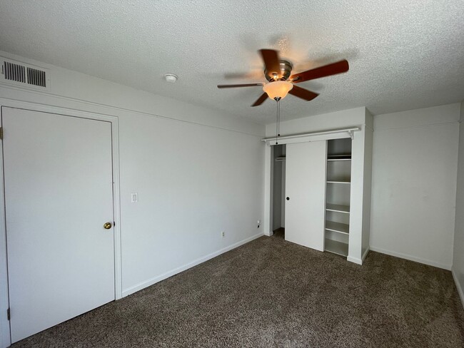 Building Photo - Cozy 2-Bedroom Top Floor Condo at Belmar P...