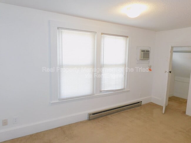 Building Photo - 810 Brent St SW