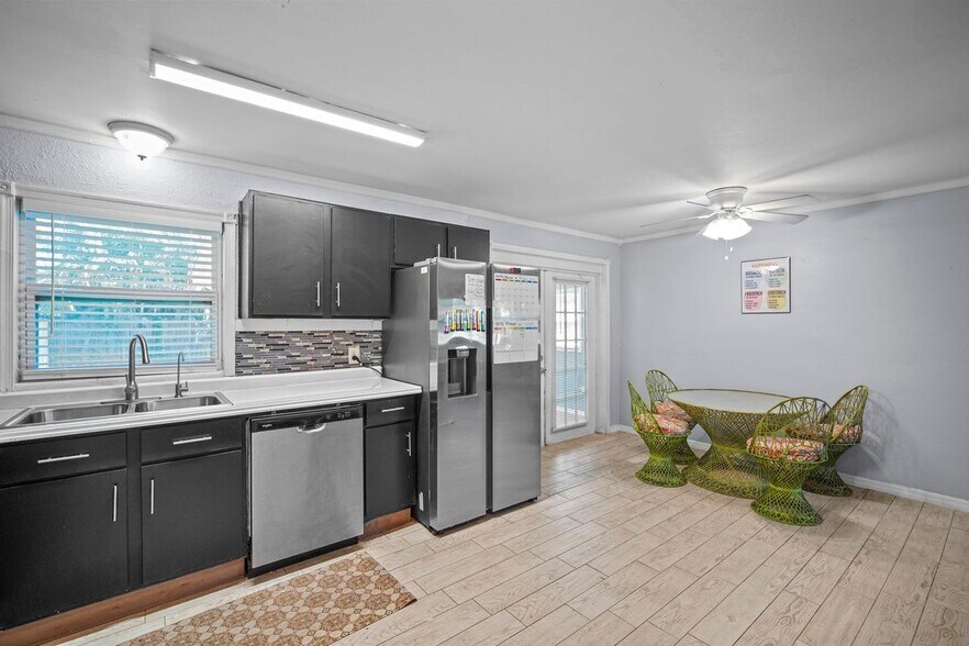 Building Photo - 818 Hampton Way