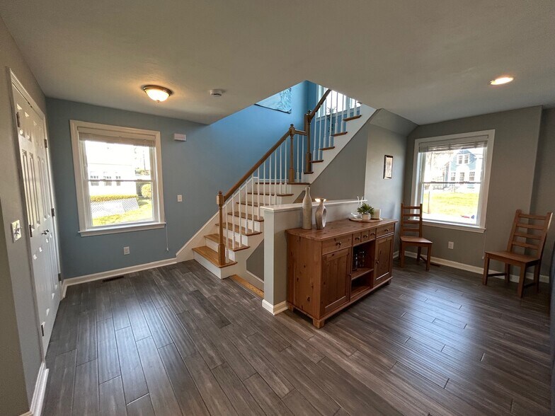 Building Photo - 676 Burncoat St