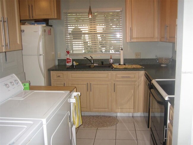 Building Photo - 2700 Bayshore Blvd