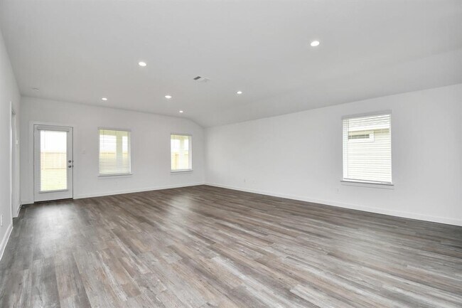 Building Photo - 8519 Swenson Ln