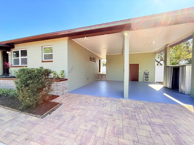 Building Photo - 3120 Drake Dr