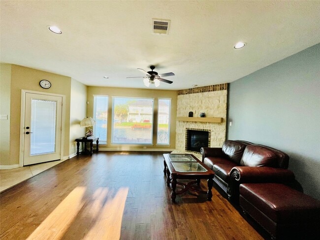 Building Photo - 14303 Tasmania Ct