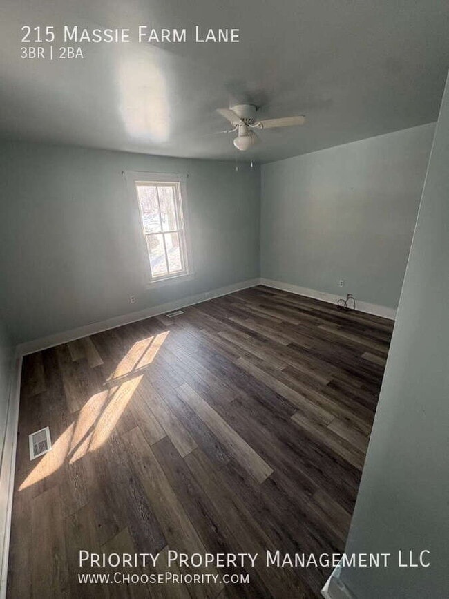 Building Photo - 215 Massie Farm Ln