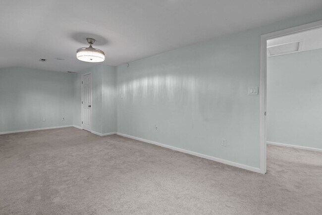 Building Photo - NEW RENTAL ALERT: Beautiful 4-Bed Home in Hampton — Available NOW!